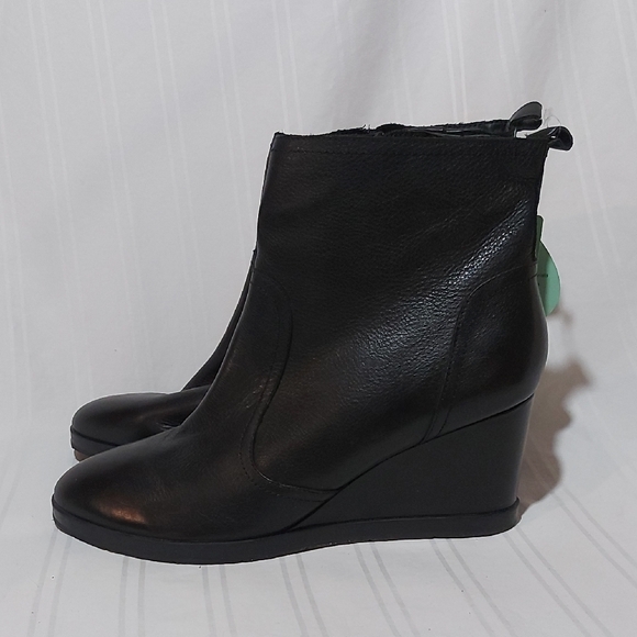 EVOLVE BY EASY SPIRIT Leather Wedge Ankle Boots NWT! - Picture 1 of 4